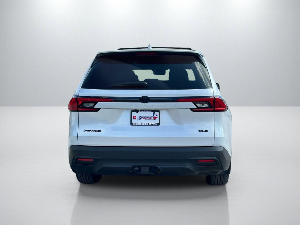 Used 2024 Toyota Grand Highlander XLE image 6