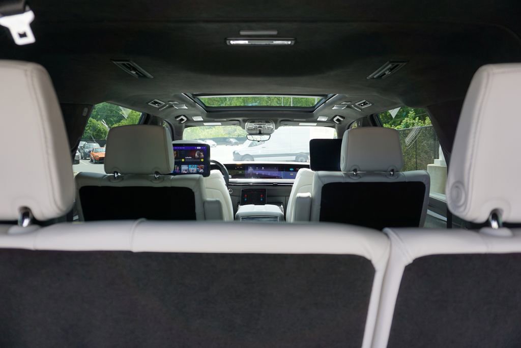 Used 2025 Cadillac Escalade ESV V image 60