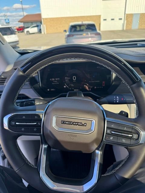 Used 2024 GMC Acadia Denali w/ Super Cruise Package FWD image 11