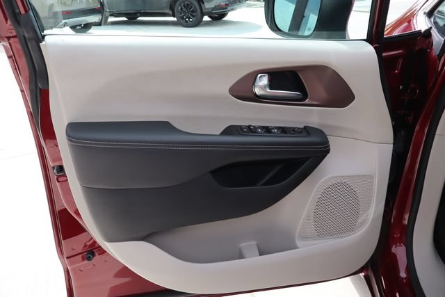 Used 2023 Chrysler Voyager LX FWD image 24
