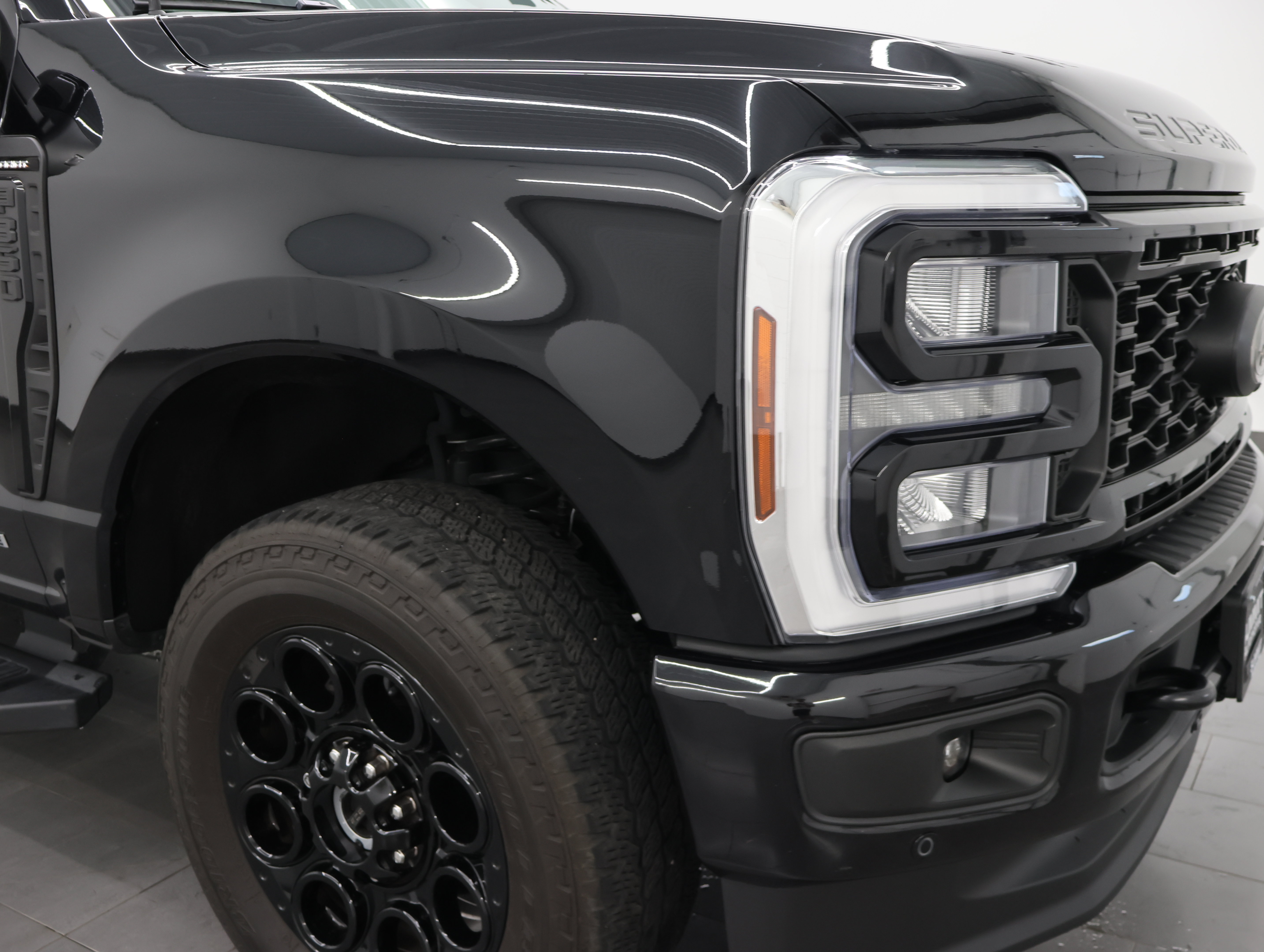 Used 2025 Ford F350 Lariat w/ Lariat Ultimate Package AWD/4WD image 27