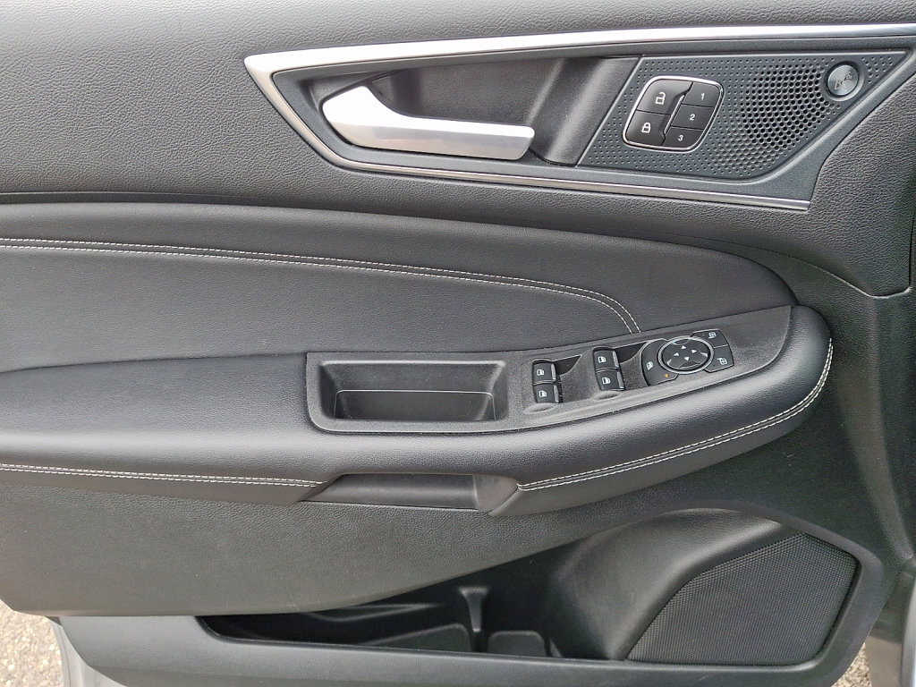 Used 2024 Ford Edge Titanium image 23