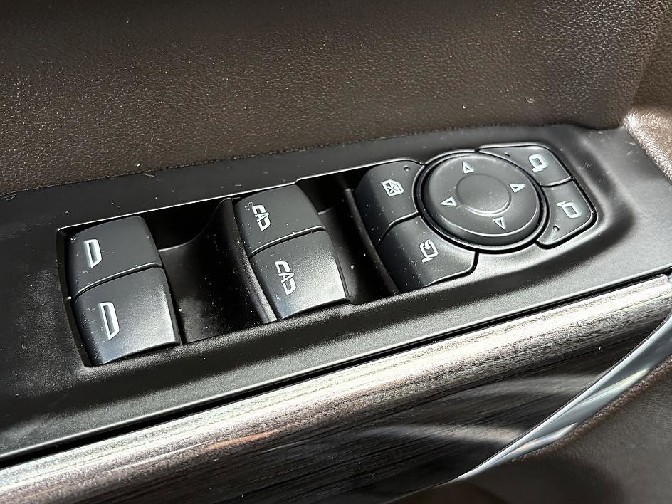 Used 2020 Chevrolet Silverado 1500 LTZ w/ LTZ Premium Package image 16