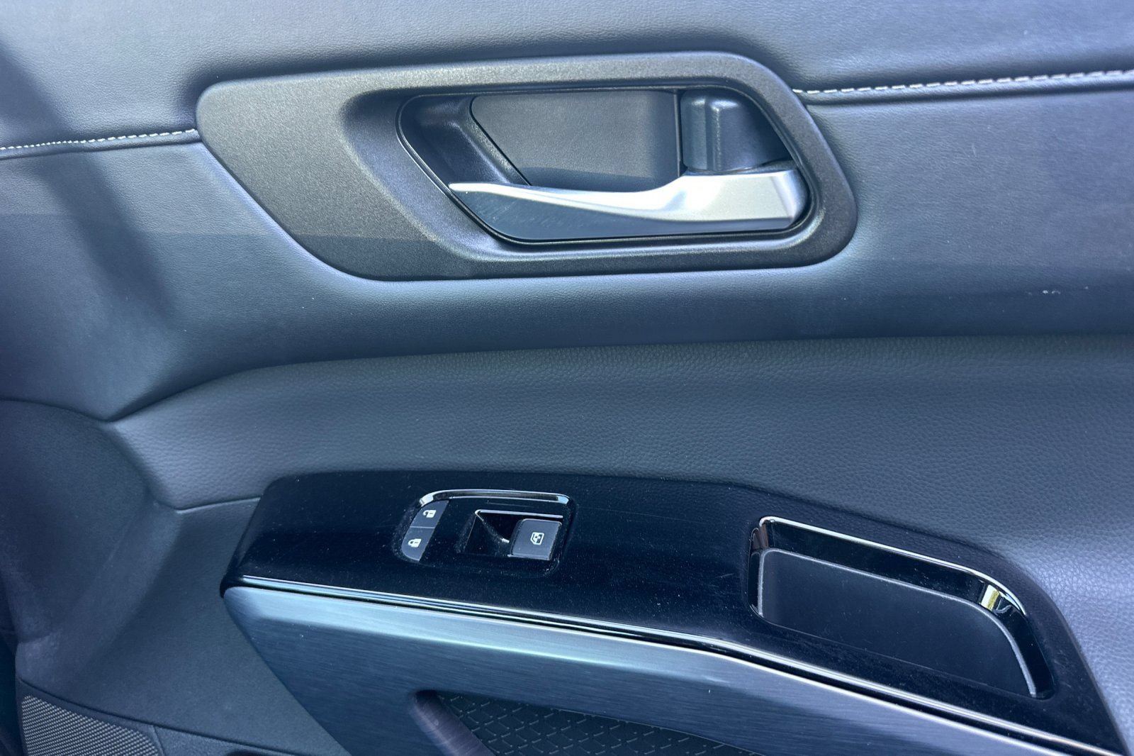 Certified 2025 Nissan Pathfinder SL FWD image 21