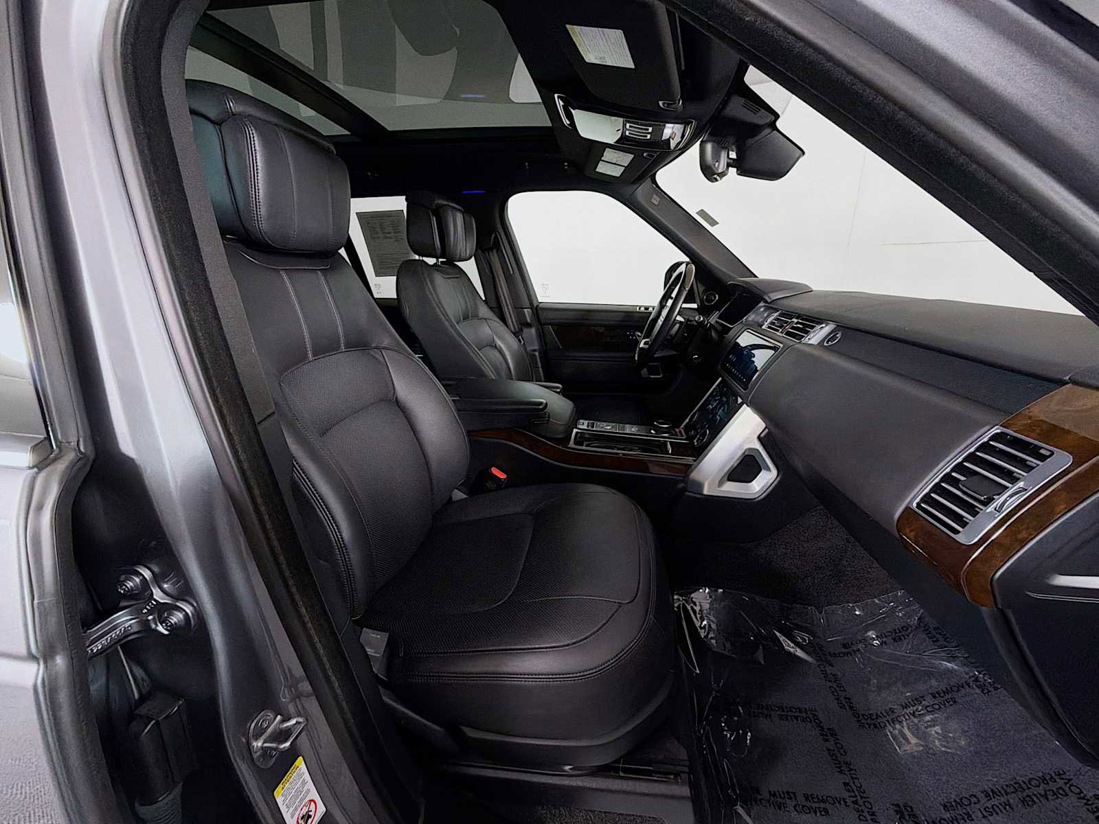 Used 2022 Land Rover Range Rover P525 Westminster Edition image 28