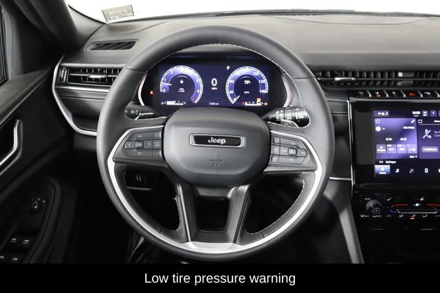 Used 2025 Jeep Grand Cherokee L Altitude AWD/4WD image 7