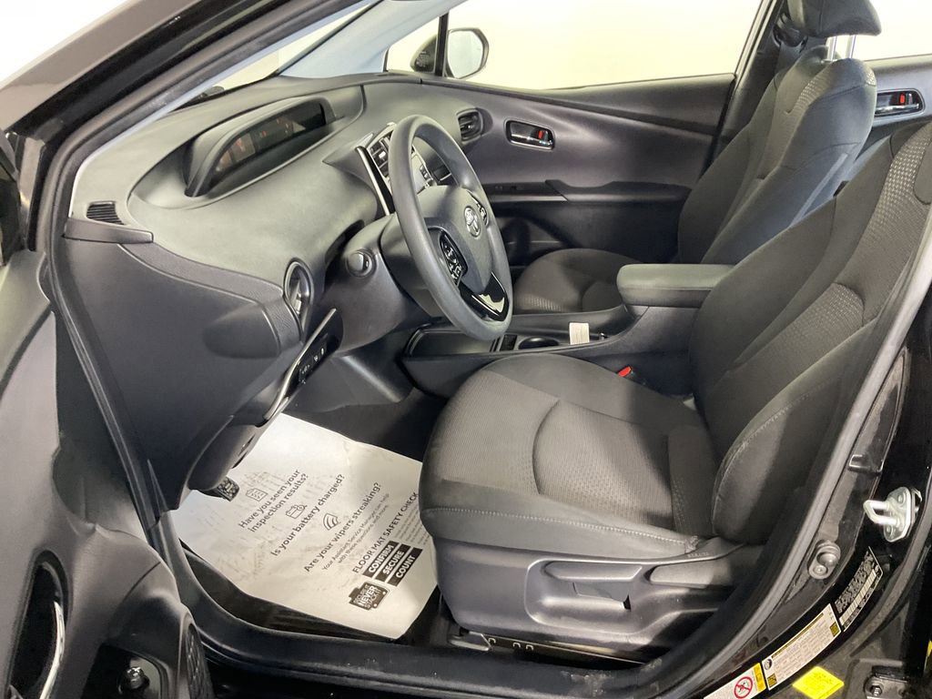 Used 2021 Toyota Prius LE image 17