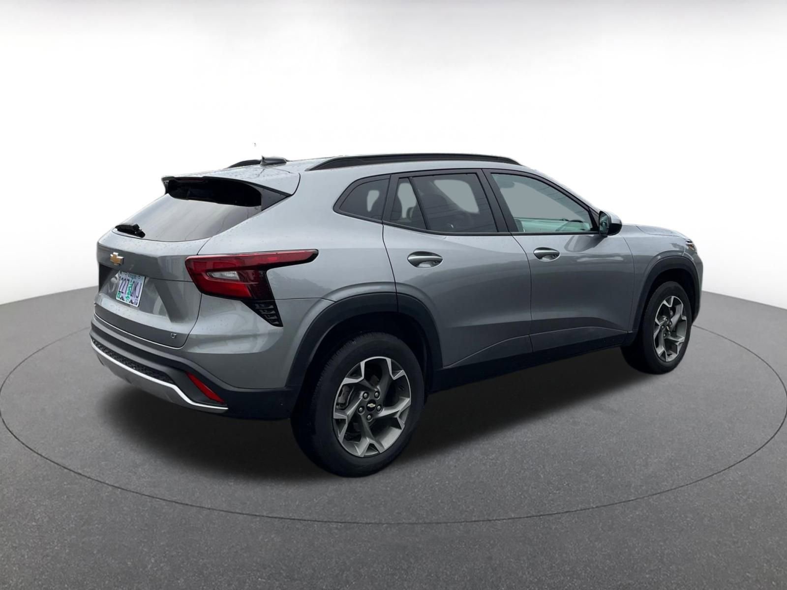 Used 2025 Chevrolet Trax LT image 7