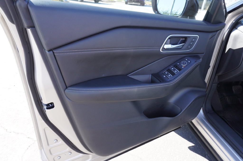 Certified 2025 Nissan Rogue Platinum w/ Platinum Premium Package AWD/4WD image 15