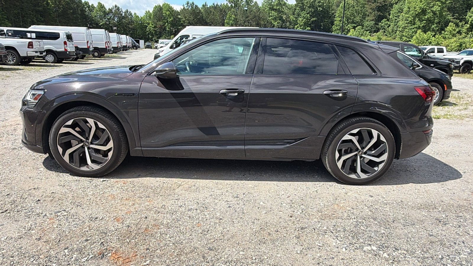 Used 2024 Audi Q8 e-tron Premium Plus w/ Premium Plus Package AWD/4WD image 11