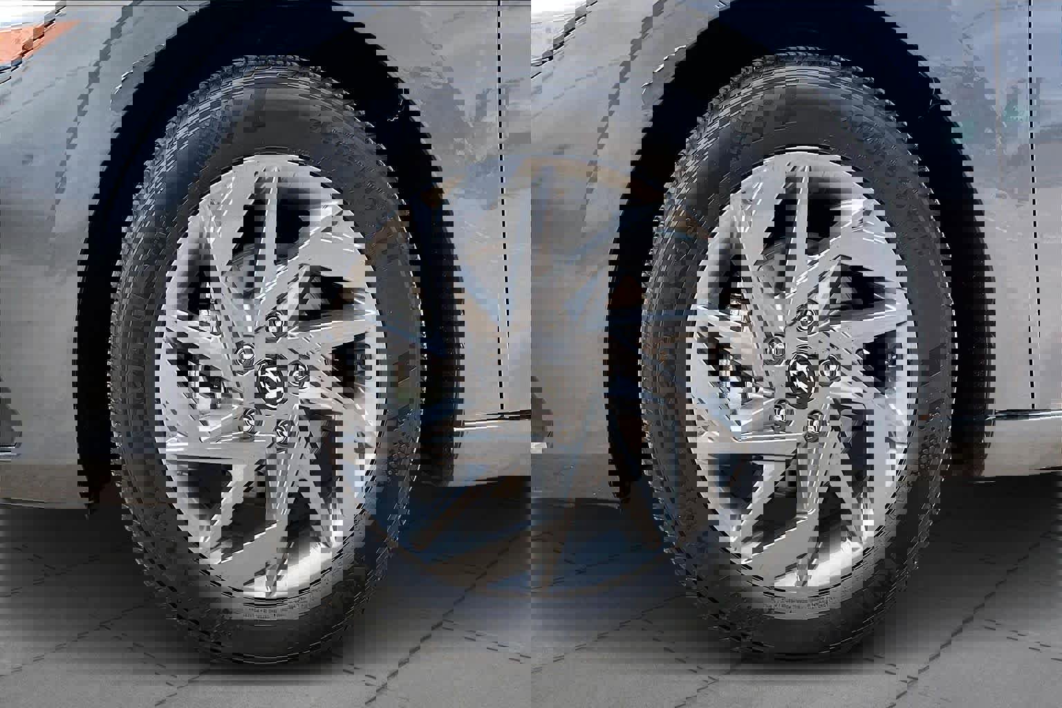 Certified 2024 Hyundai Elantra SEL image 9