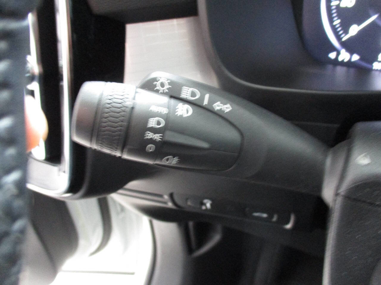 Used 2022 Volvo XC40 T5 Momentum image 62