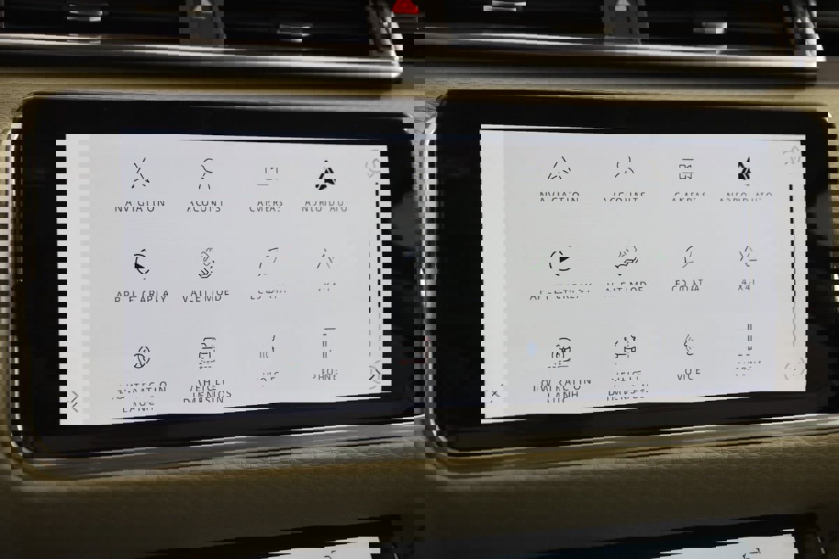 Used 2021 Land Rover Range Rover Velar R-Dynamic S image 35