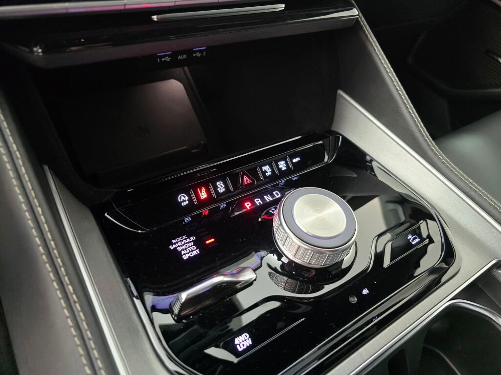 New 2025 Jeep Wagoneer 4WD w/ HD Trailer Tow Package image 22