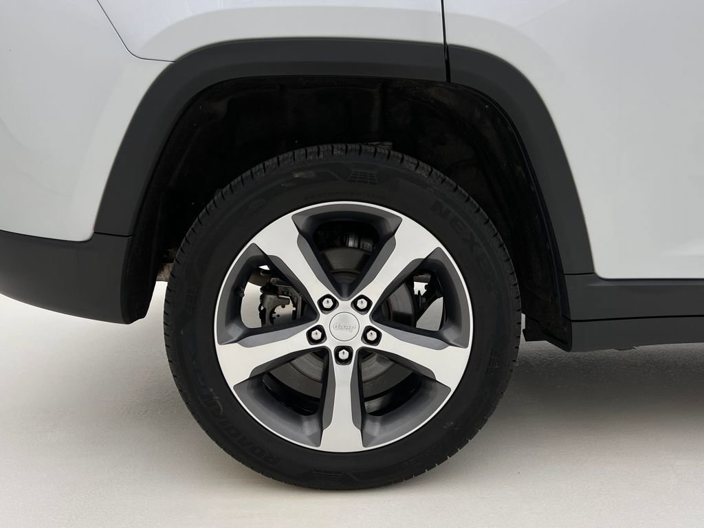 Used 2023 Jeep Grand Cherokee Limited w/ Luxury Tech Group II image 28