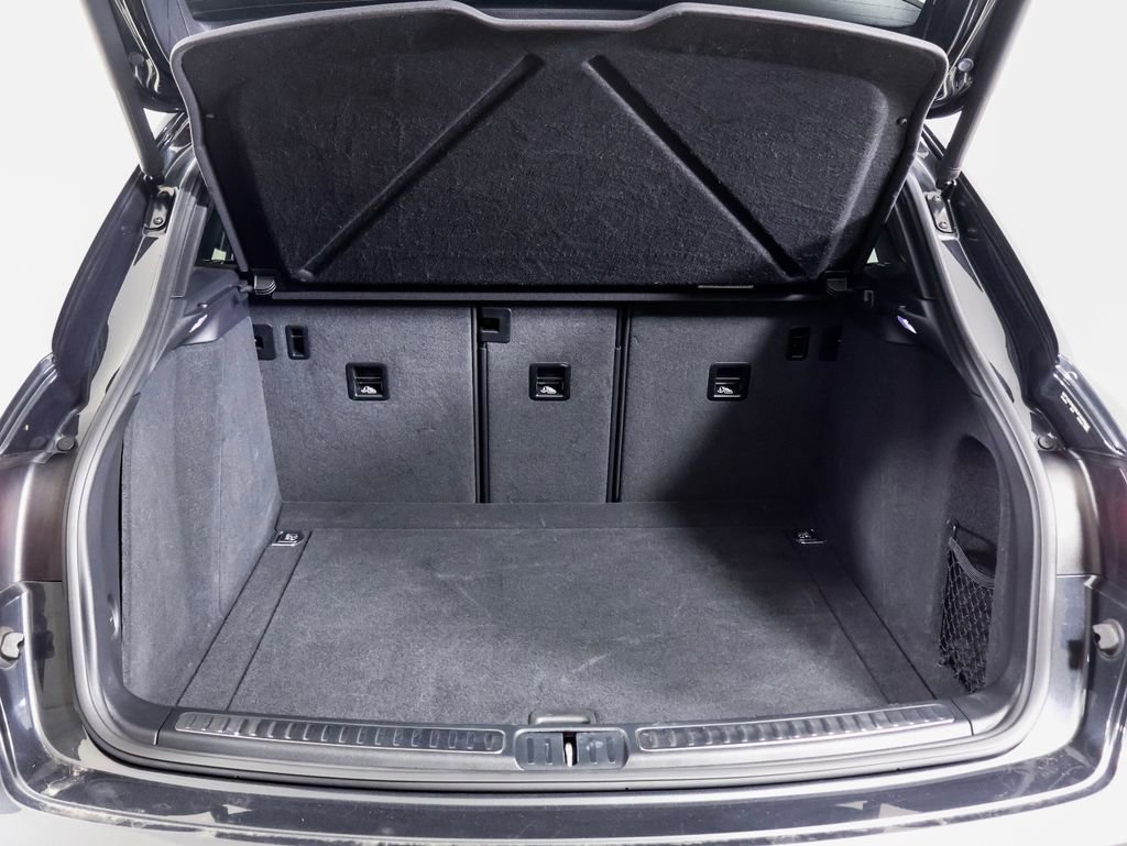 Certified 2024 Porsche Macan AWD/4WD image 10