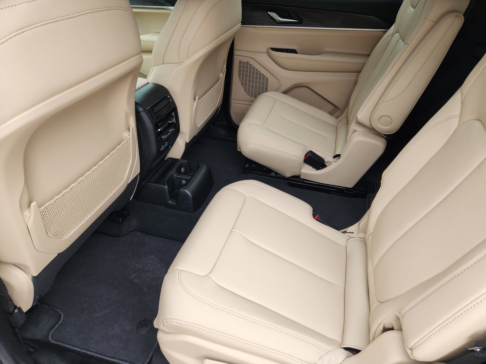 New 2025 Jeep Grand Cherokee L Limited w/ Trailer Tow Package image 24