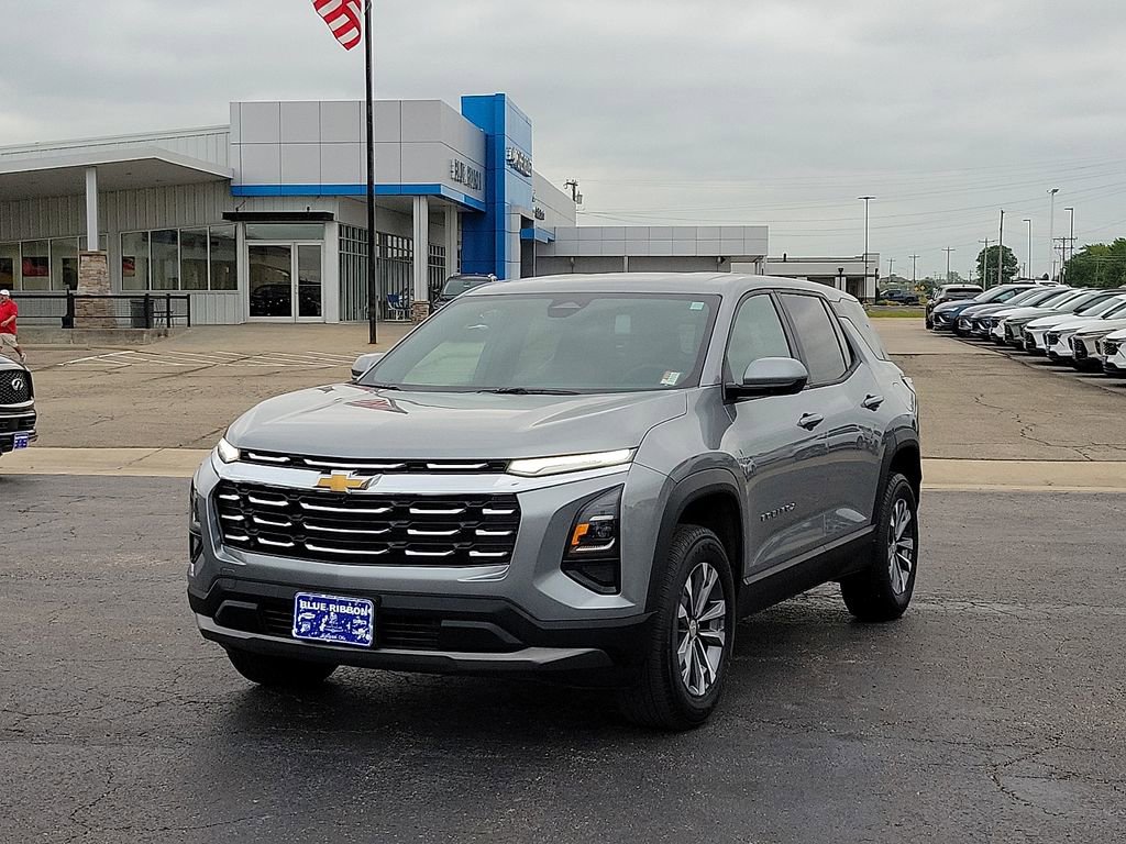 Used 2025 Chevrolet Equinox LT FWD image 2