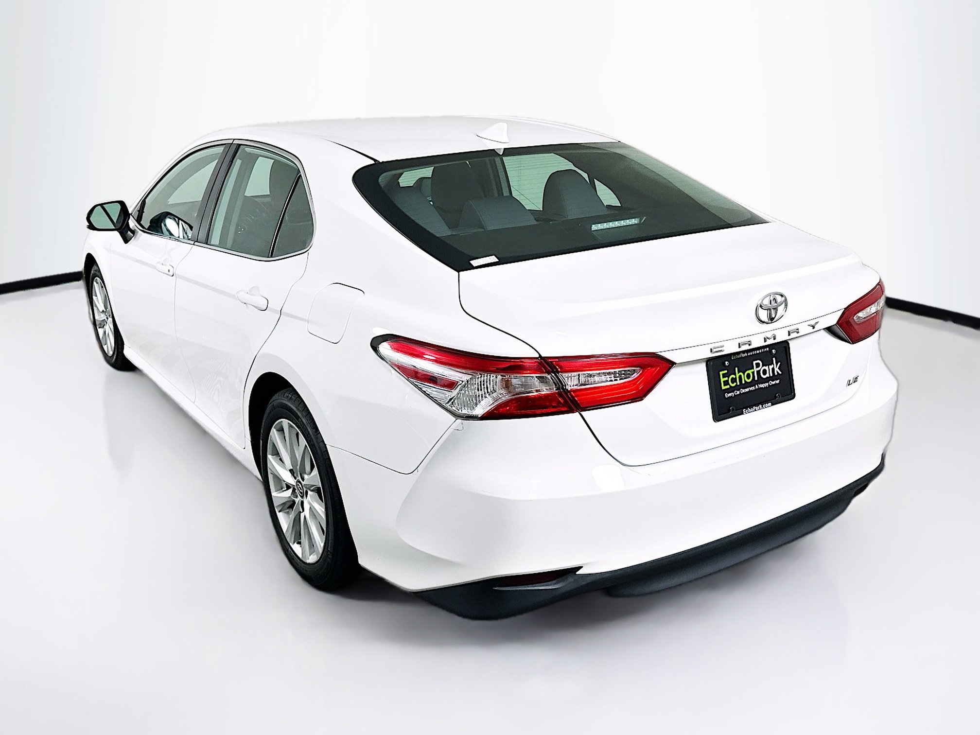 Used 2020 Toyota Camry LE image 5