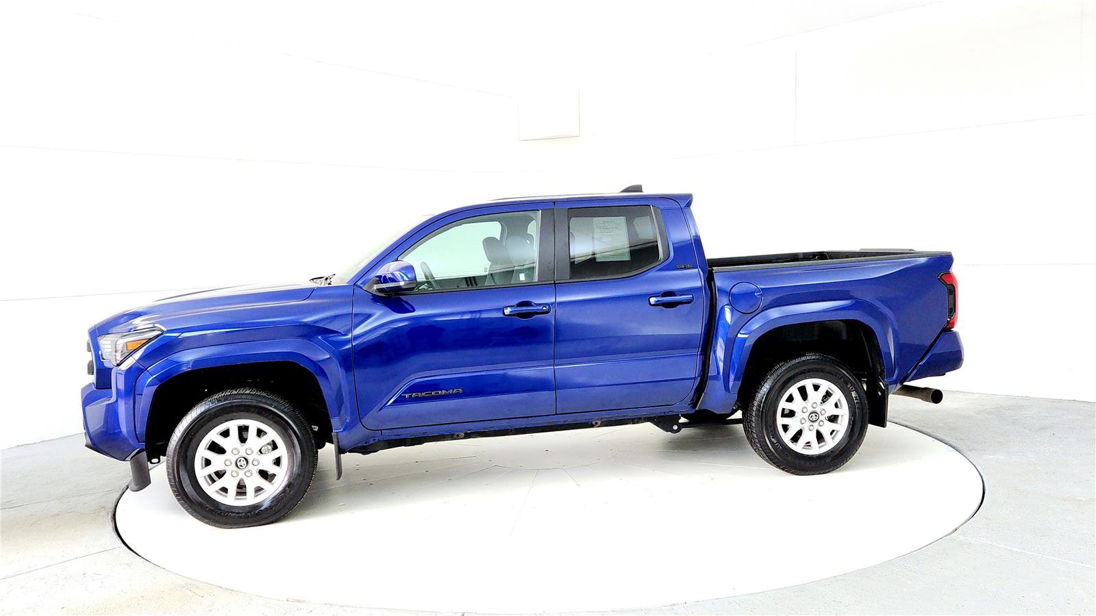 Certified 2024 Toyota Tacoma SR5 image 3