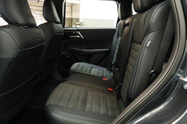 New 2026 Mitsubishi Outlander LE FWD image 23