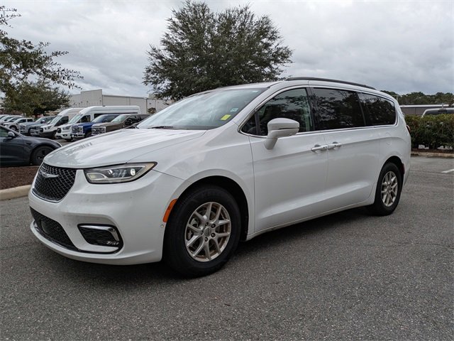 Used 2022 Chrysler Pacifica Touring-L w/ Uconnect Theater Family Group image 7