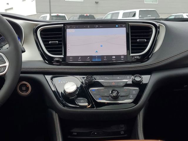 Used 2026 Chrysler Pacifica Pinnacle FWD image 35