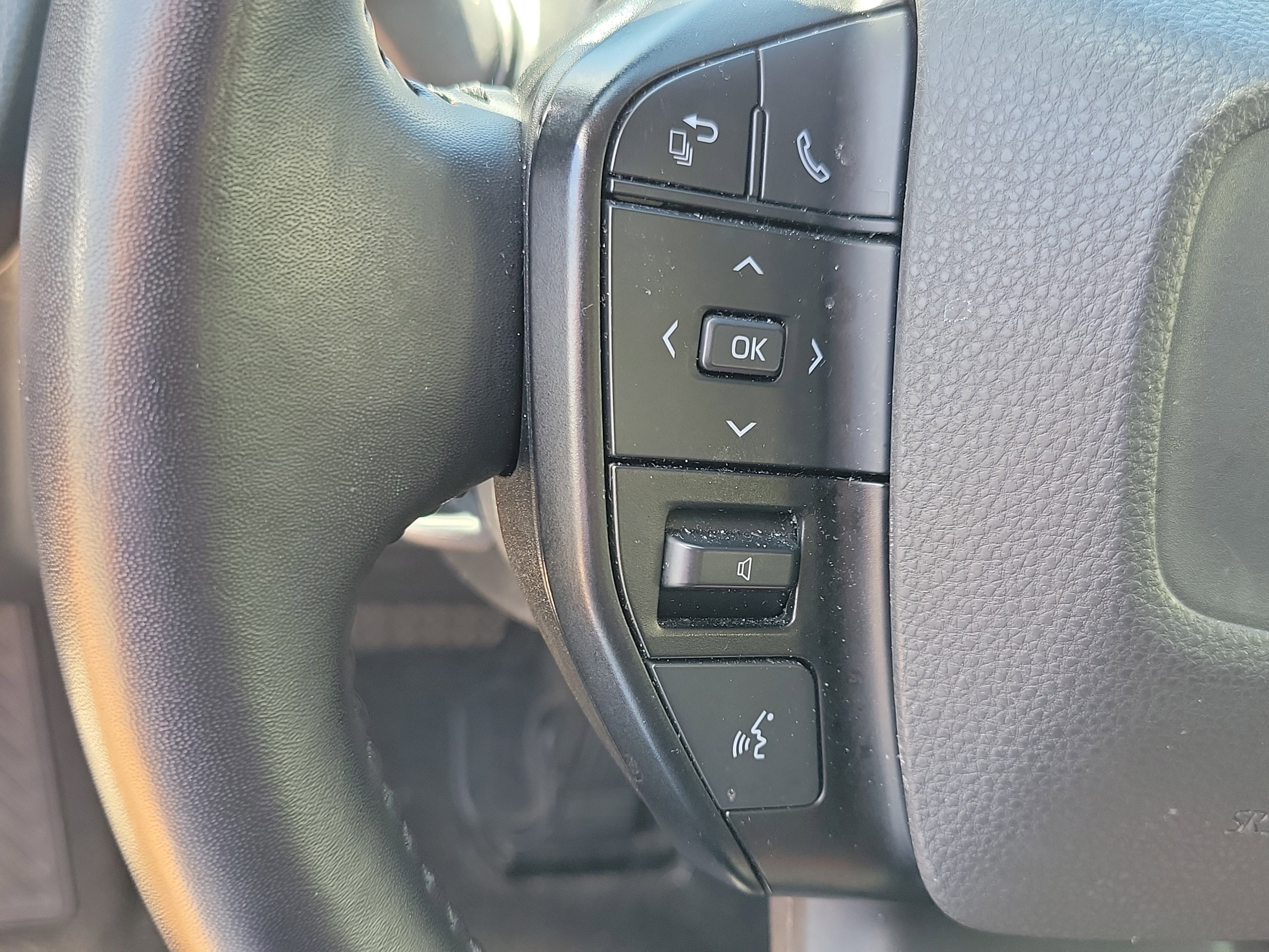 Used 2024 Toyota Prius LE FWD image 23