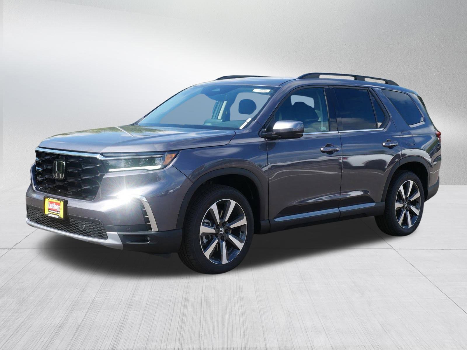 New 2025 Honda Pilot Touring image 3