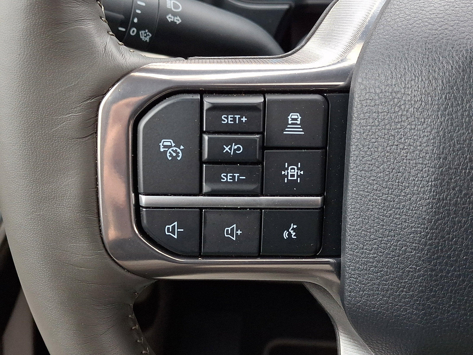 Certified 2025 Ford F350 Platinum w/ Platinum Plus Package image 28