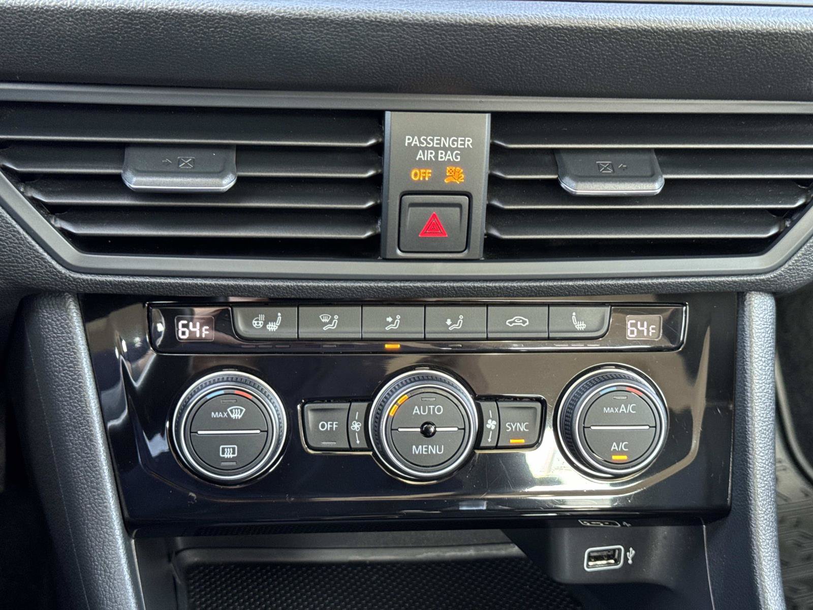 Used 2019 Volkswagen Jetta SEL w/ Cold Weather Package FWD image 15