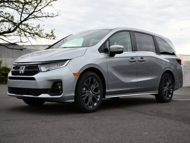 New 2026 Honda Odyssey Touring image 3