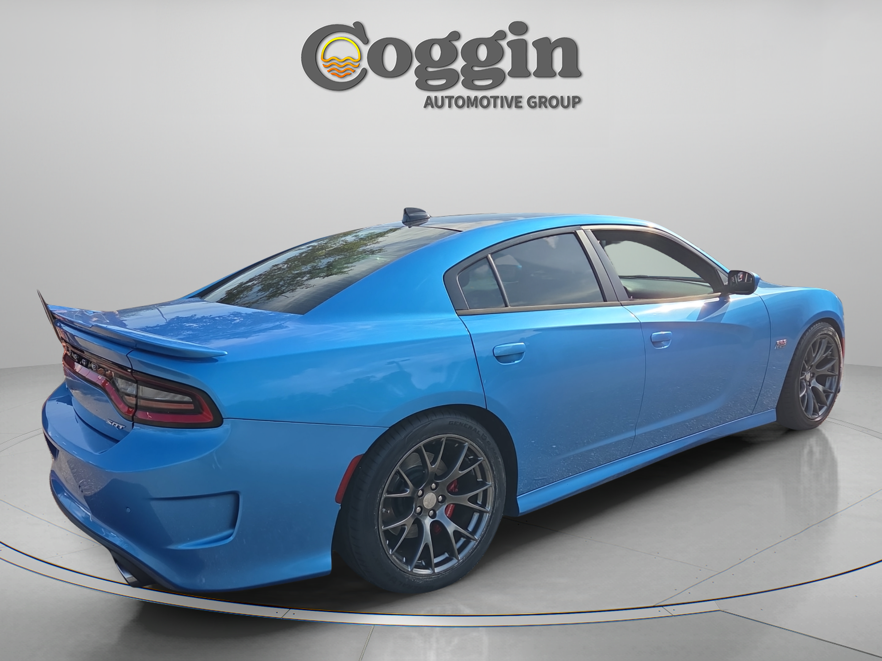 Used 2016 Dodge Charger SRT w/ Harman/Kardon Audio Group RWD image 5