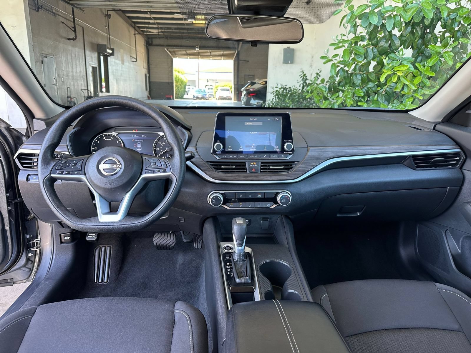 Used 2025 Nissan Altima 2.5 SV FWD image 34