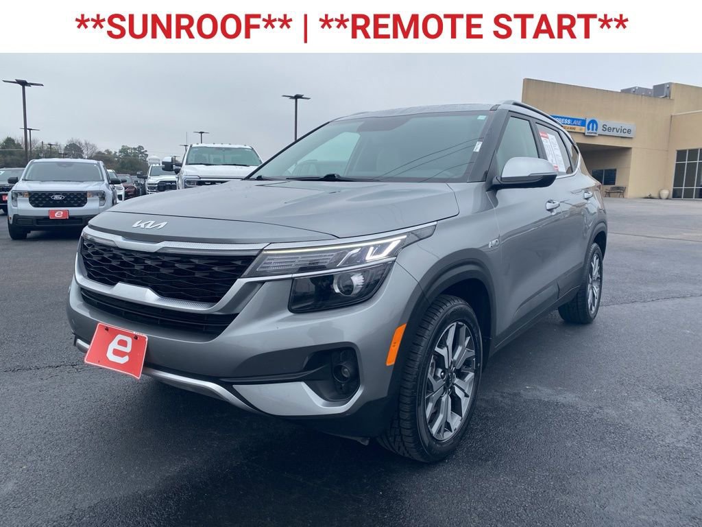 Used 2023 Kia Seltos EX image 3