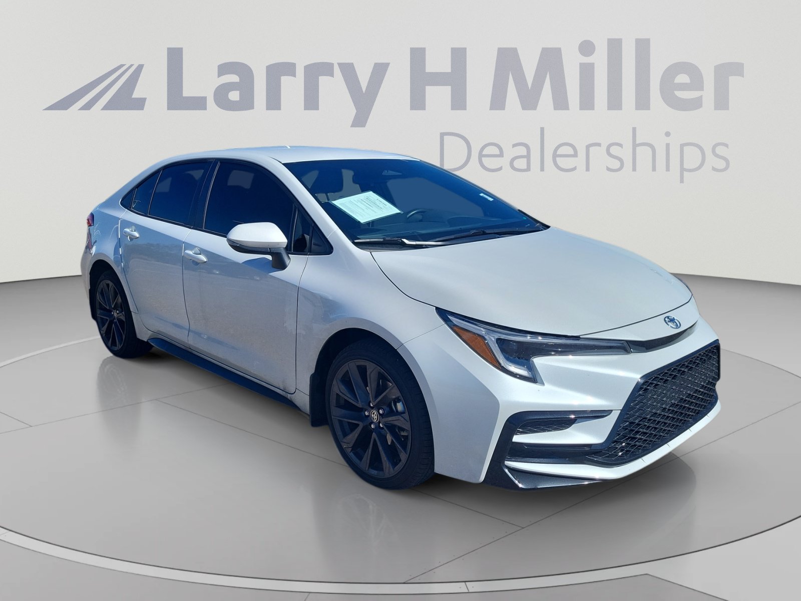 Used 2026 Toyota Corolla SE w/ SE Premium Package FWD image 4