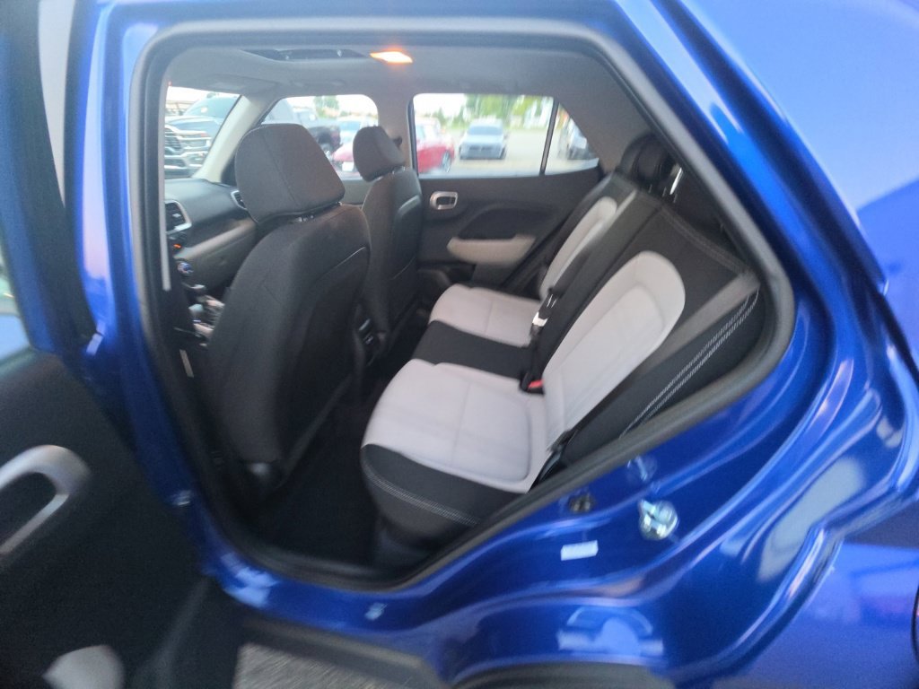 Used 2025 Hyundai Venue SEL FWD image 24