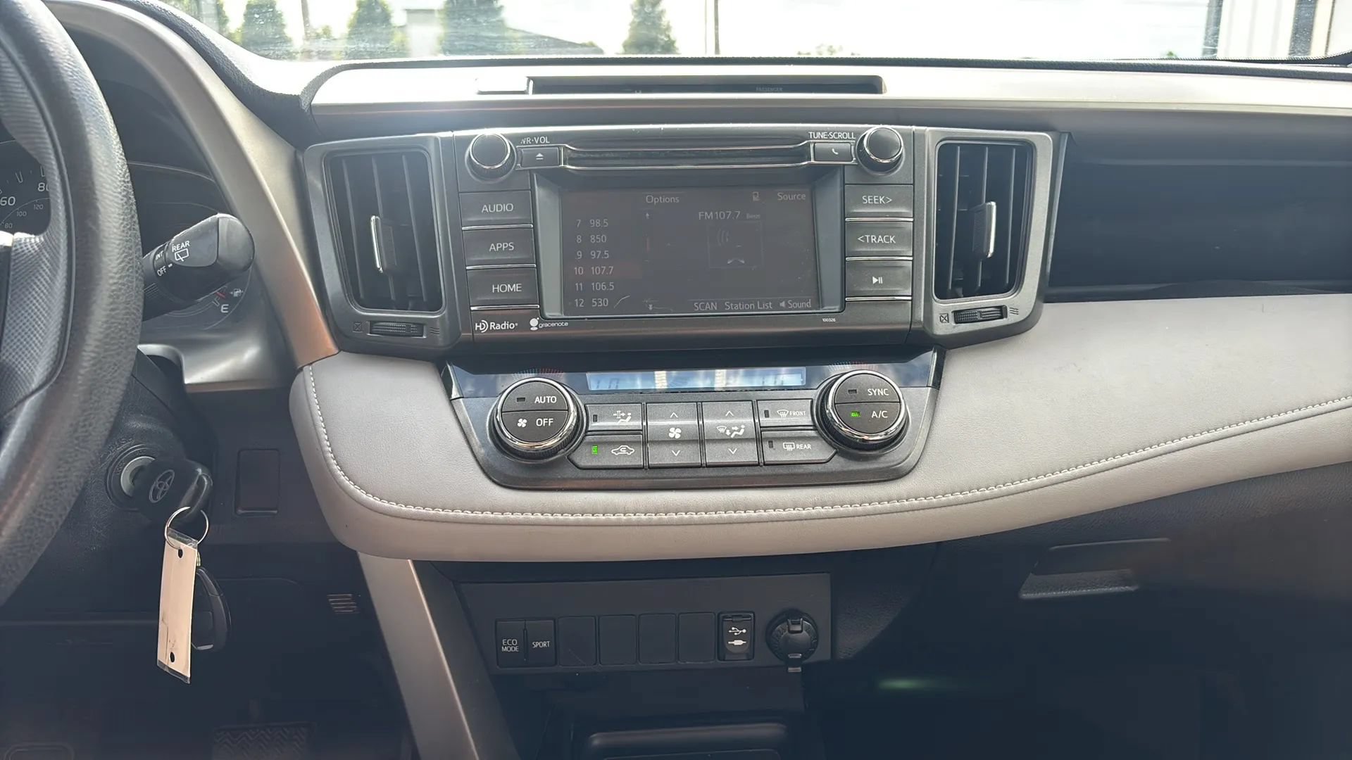 Used 2015 Toyota RAV4 XLE AWD/4WD image 25