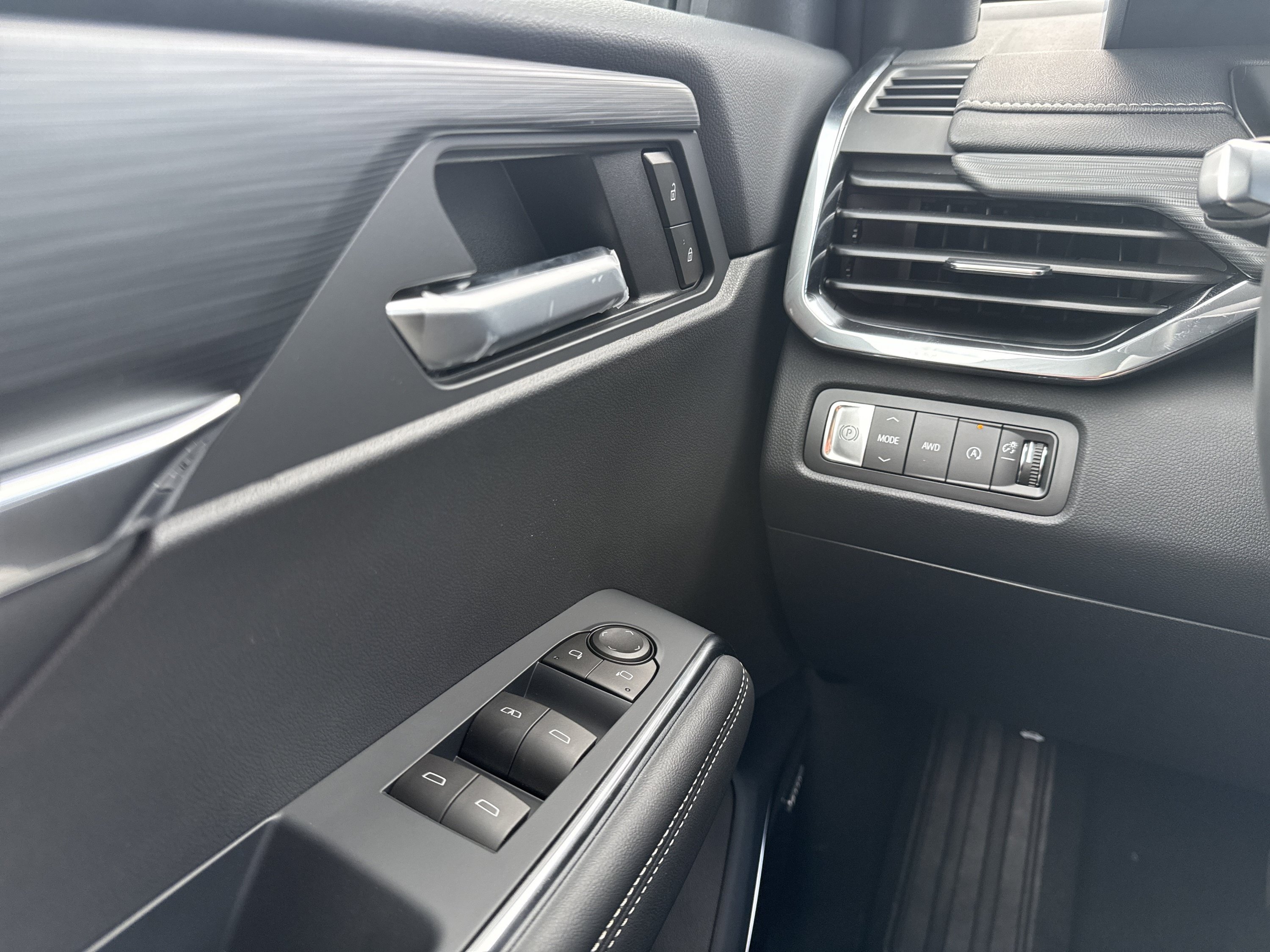 New 2026 GMC Acadia Elevation AWD/4WD image 15