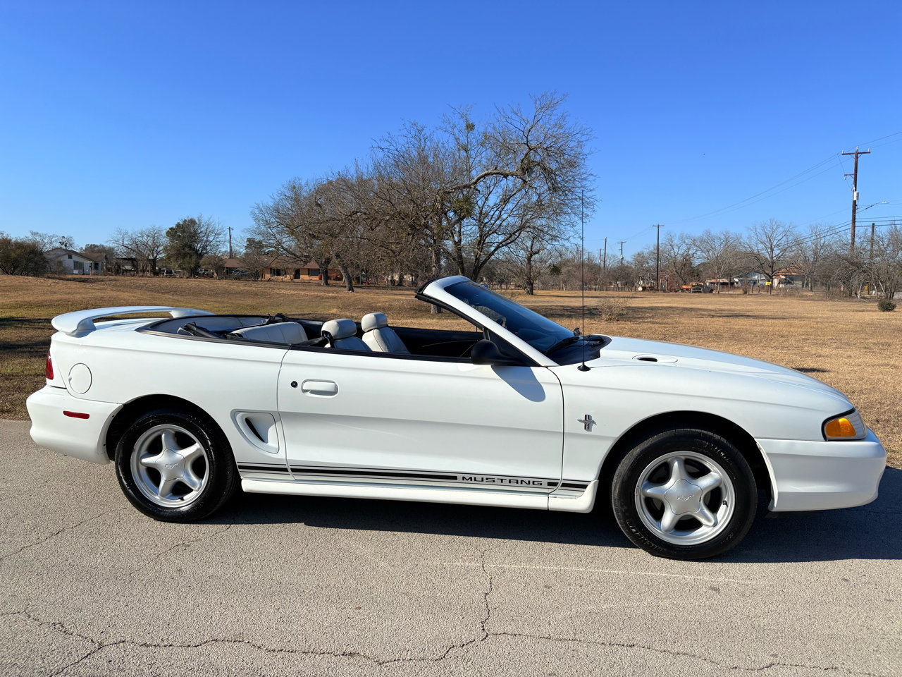 Used 1998 Ford Mustang Convertible image 61