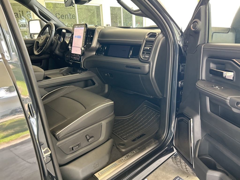 New 2025 RAM 2500 Limited AWD/4WD image 31