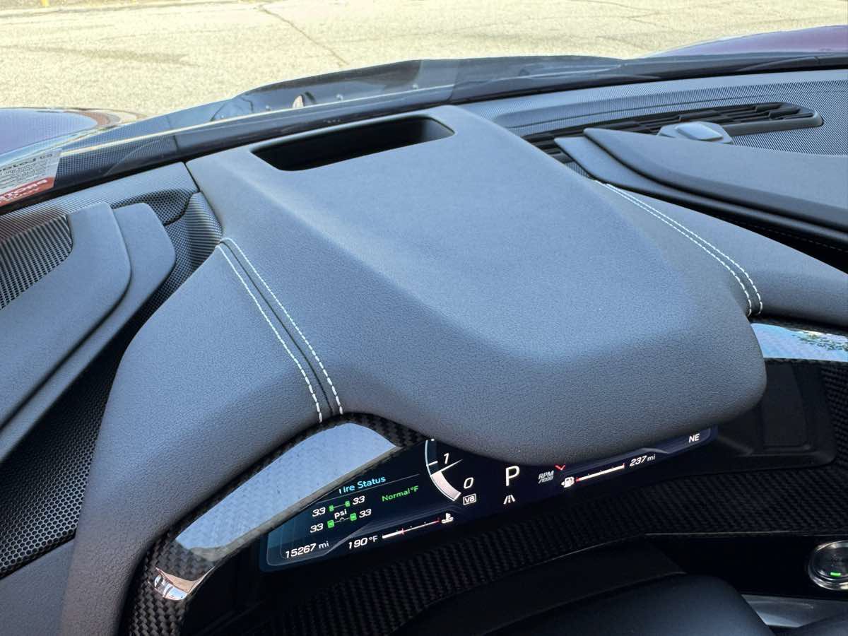 Used 2025 Chevrolet Corvette Stingray Preferred Cpe w/ Z51 Performance Package RWD image 26