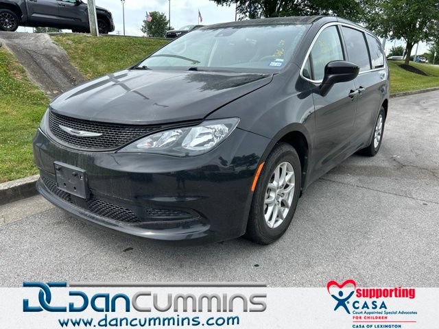 Used 2023 Chrysler Voyager LX FWD image 1