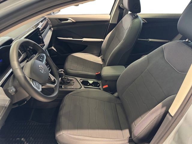 New 2026 Volkswagen Taos SE FWD image 10