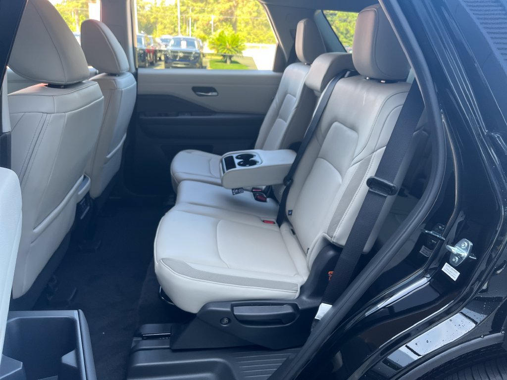 New 2026 Nissan Pathfinder SL FWD image 21
