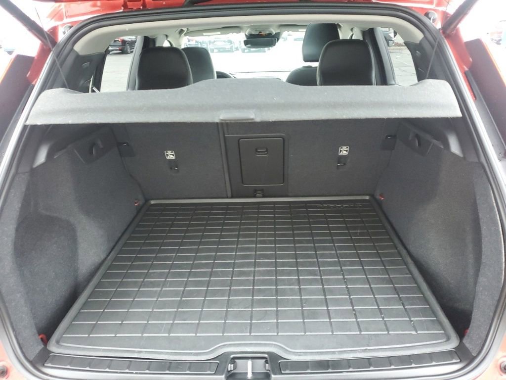 Used 2021 Volvo XC40 T5 Momentum w/ Climate Package image 29