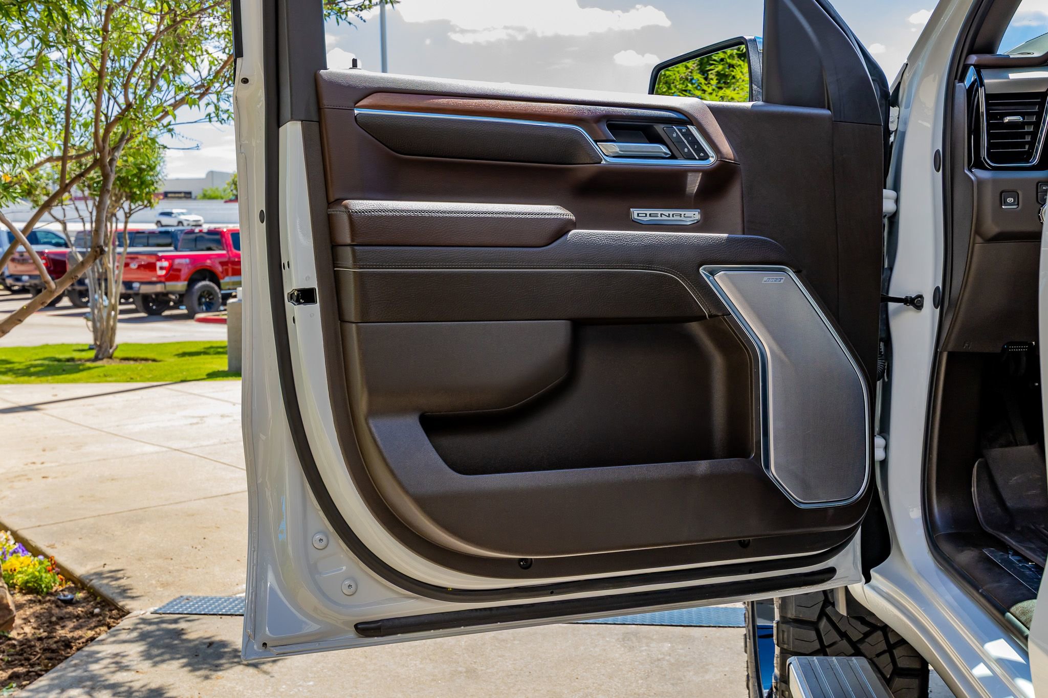 Used 2025 GMC Sierra 1500 Denali w/ Denali Reserve Package image 36