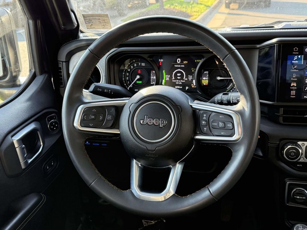 Used 2024 Jeep Wrangler Unlimited Sahara AWD/4WD image 19