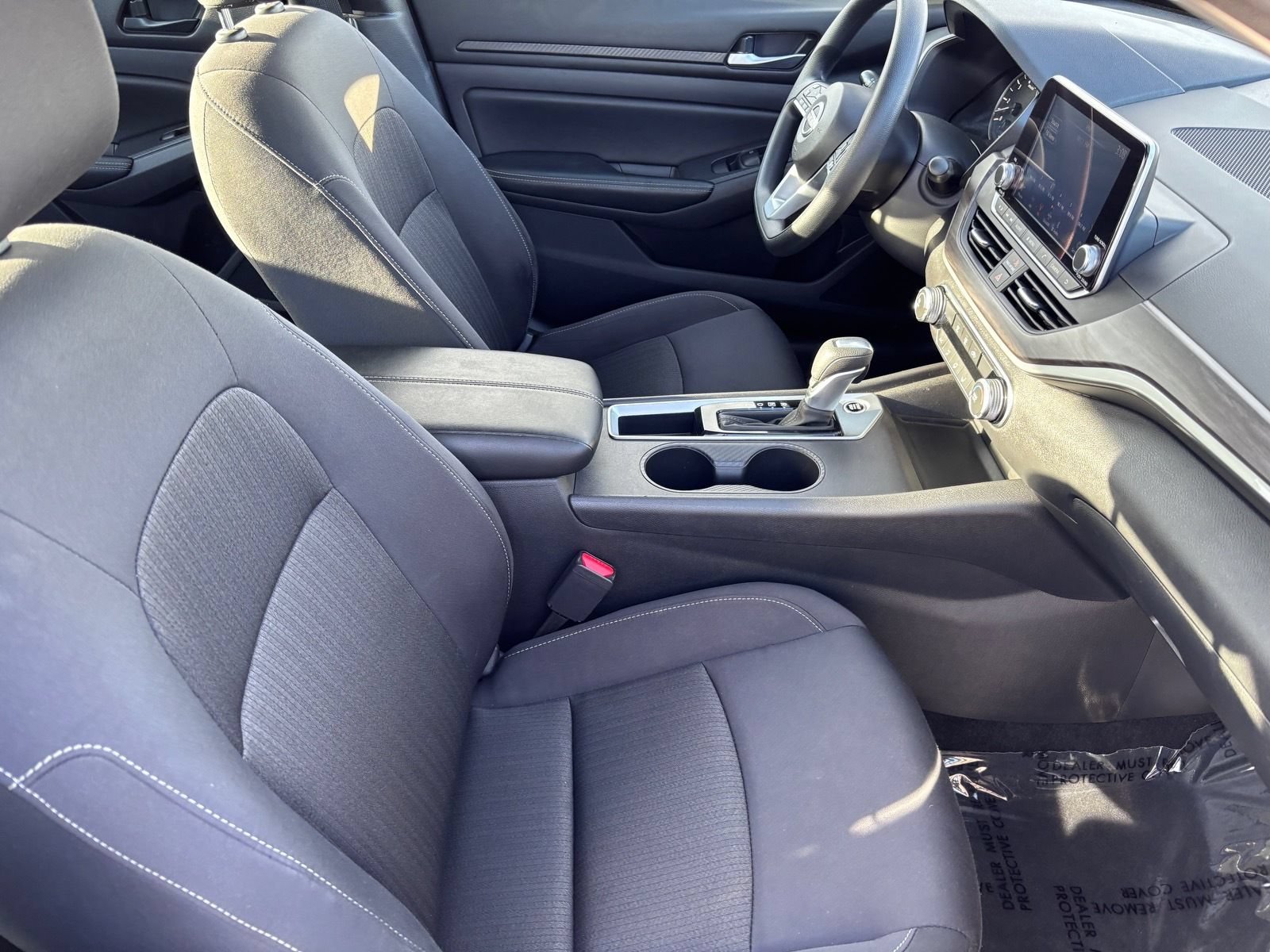 Used 2025 Nissan Altima 2.5 SV FWD image 14