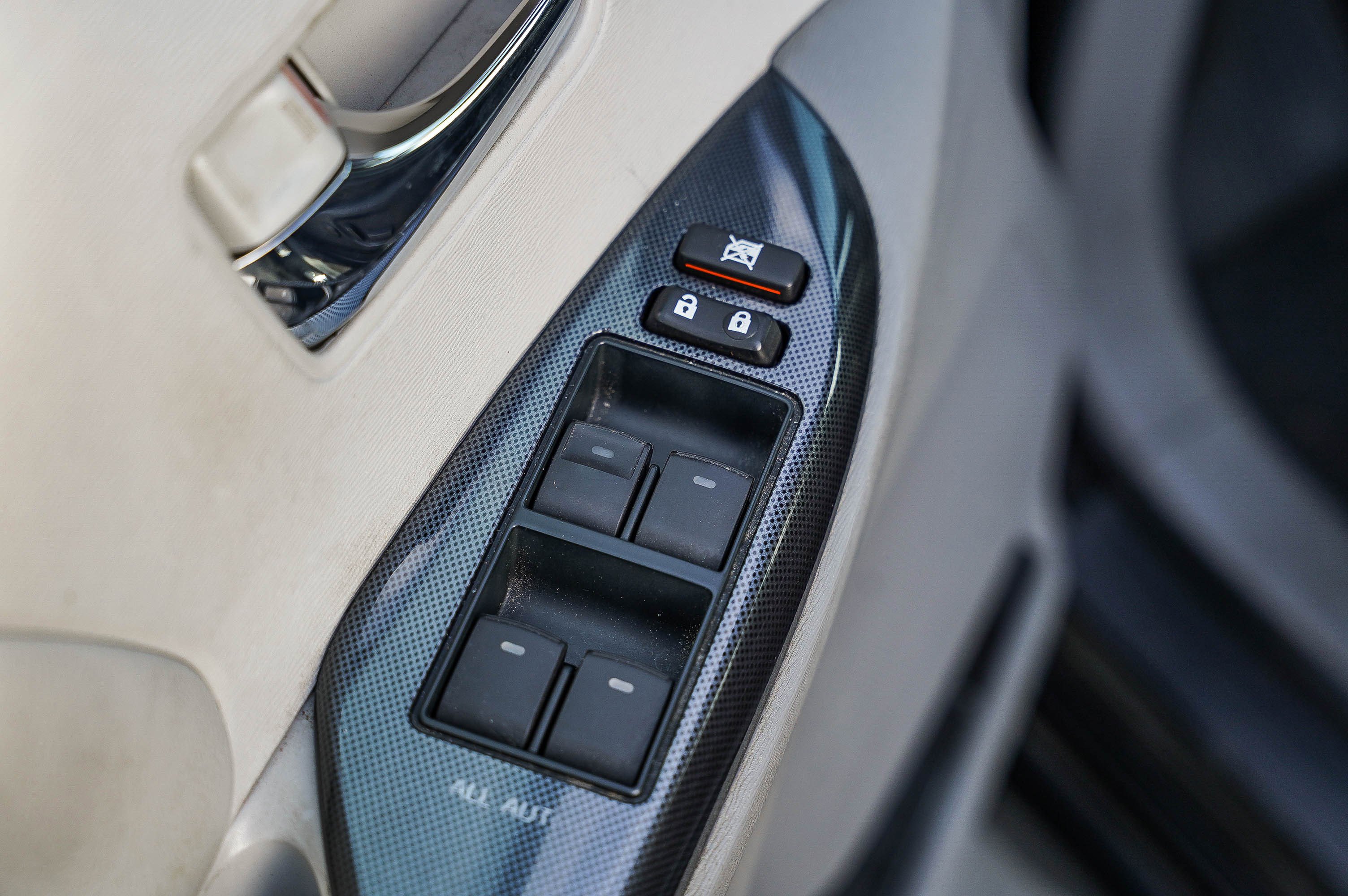 Used 2014 Toyota Sienna SE image 21